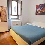 شقة Latini's