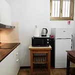 شقة Latini's *